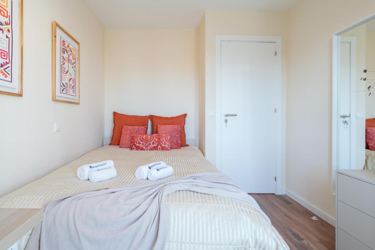 Host Wise - Fantastic Contemporary Flat W Balcony Apartment Porto Luaran gambar